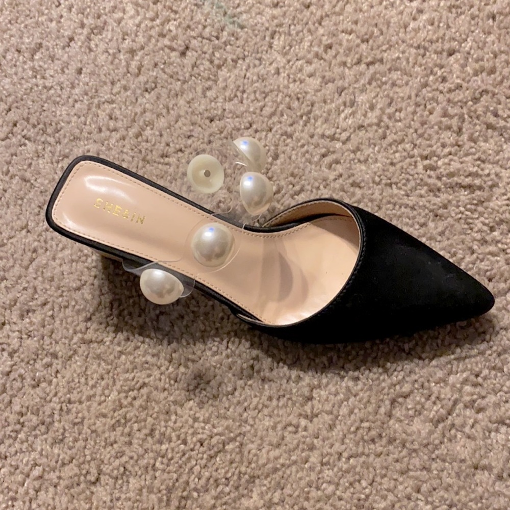 Cute Heels I wore twice but is kind to small for my feet